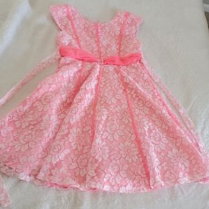 Girl's dress